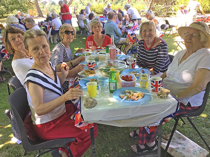 Picnicking in style with a gourmet spread (Elizabeth Holmes)